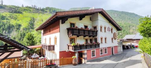 Praegraten am Grossvenediger House | Frühstückspension Knappaschneider