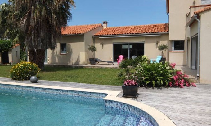 Saint-Genis House | 110 m² House ∙ 4 bedrooms ∙ 8 guests