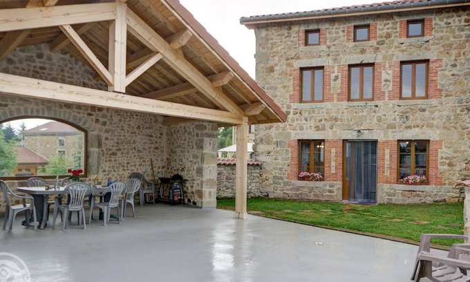 Saint-Hilaire-Cusson-la-Valmitte Cottage | Renovated house 2019, perfect for families and friends, terrace, near dairy farm