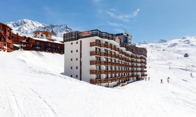Val-Thorens Apartment | Wifi, ski-in/ski-out & foot of the slopes, tv, ski locker, 25m², Val Thorens