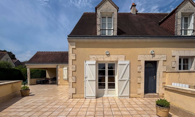 Faverolles Cottage | Countryside Retreat near Loire Castles with Pool and Tennis