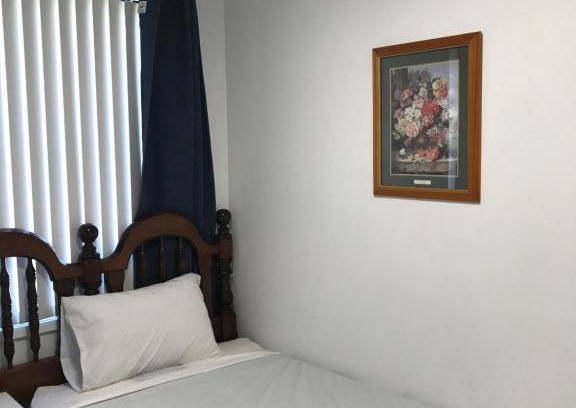 Doonside House | Fragrant Home-68C one king single bed aircon Room
