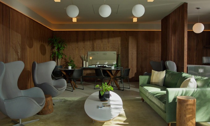 Travis Heights Hotel | Frame Hotel - Treehouse