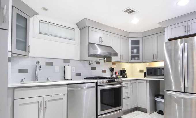 St. Matthews Apartment | Frankfort Avenue Flat