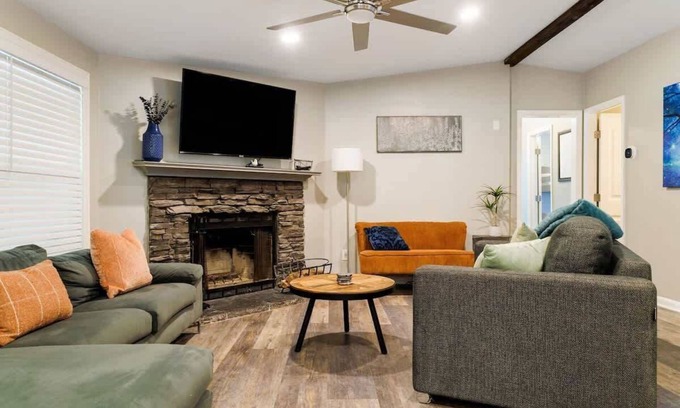 Franklin House | Franklin 4BR Escape, BBQ, Fire Pit, Sleeps 15