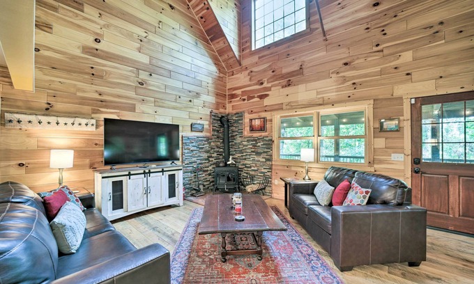 Franklin Cabin | Franklin Cabin Surrounded by Smoky Mountains!