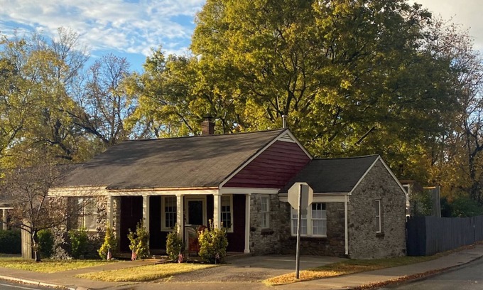 Franklin Cottage | Franklin Historic Cottage on Old Womack Distillery