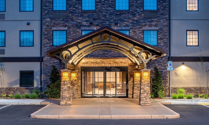Hillsboro Apartment | Free Breakfast. Pool. Gym. Great for Business Travelers!