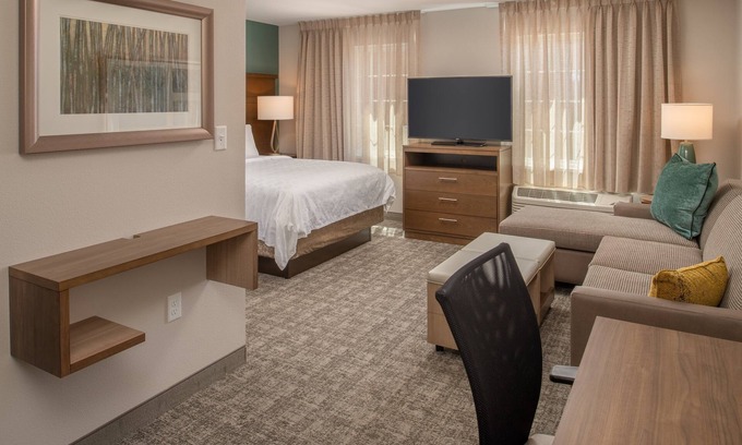 Hillsboro Apartment | Free Breakfast. Pool. Gym. Great for Business Travelers!