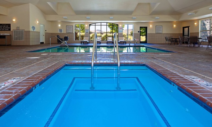 Fairfield Apartment | Free Breakfast. Pool & Hot Tub. Close to Napa Valley Wine Country.