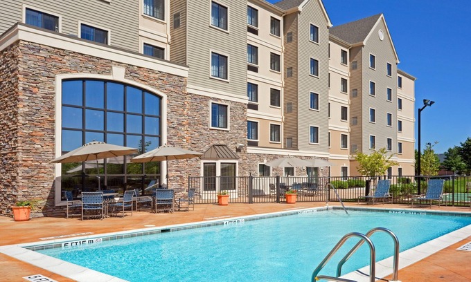 Concordville Condo | Free Breakfast. Seasonal Outdoor Pool. Gym. Relaxing Retreat!