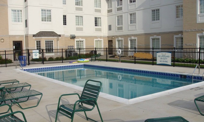 Mayfield Heights Condo | Free Daily Breakfast, Outdoor Pool. 7 Miles from University Circle.