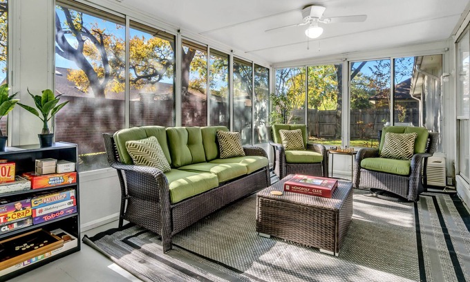 Rowlett House | FREE Kayak Rental Home w/Firepit and Gameroom