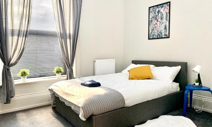 Wakefield Apartment | Free, large CAR PARK apartment