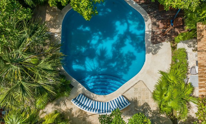 Playacar Fase I Apartment | Free laundry. Studio w/2 beds. AC + Shower. 1mn walk to a beautiful beach.