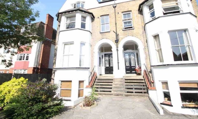 Grove Apartment | Free parking - Close to Restaurants and train STN