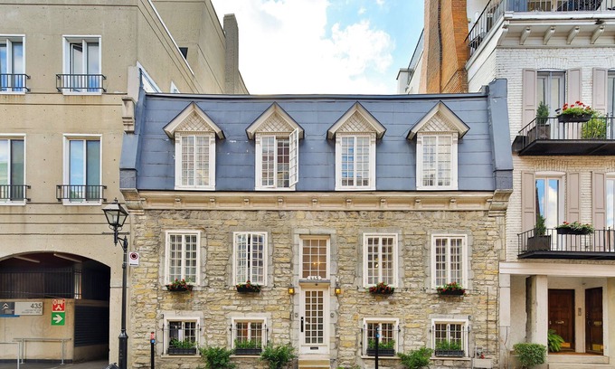 Ville-Marie House | FREE PARKING | MAJESTIC Old Port Gem | POOL table - Super host on Airbnb