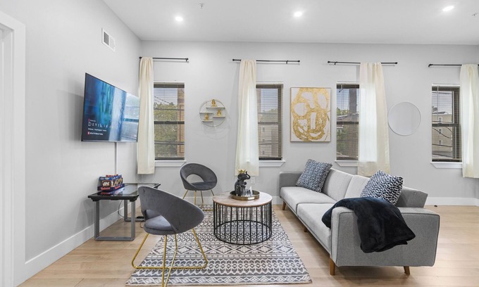 Ironbound District Apartment | Free Parking Modern Duplex-Central Location-close to Train+EWR