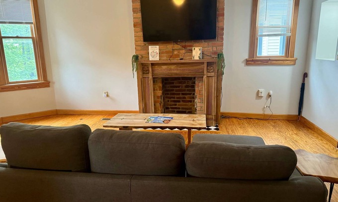 Victorian Village House | Free Parking - Prime Location - Downtown