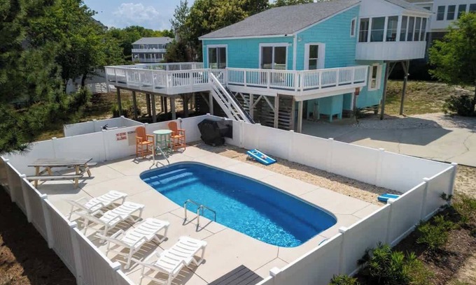 Duck House | FREE Pool Heat, Hot Tub, & Short Walk to Beach!