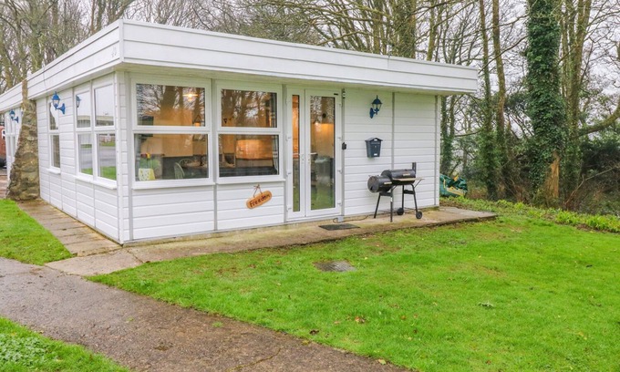 Haverfordwest Cottage | FREEDOM, family friendly, with a garden in Roch