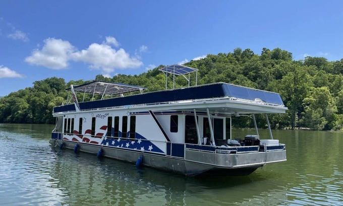 Byrdstown Boat Rental | Freedom is your home away from home on the water!