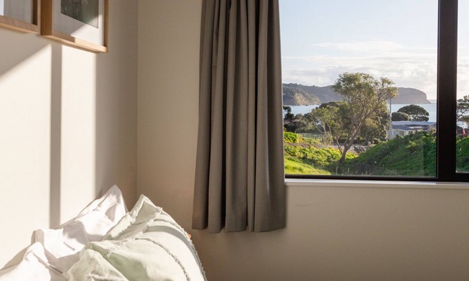 Omapere House | Freese Cottage, Omapere (views of the stunning Hokianga Harbour)