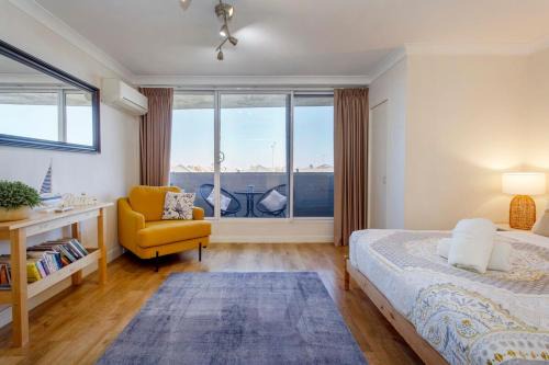 Fremantle Apartment | Fremantle Sunset Studio Rottnest Island Views