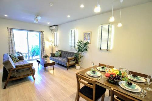 Kadena-cho Apartment | French House