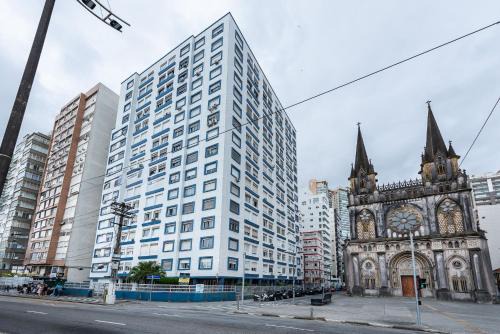 Embare Apartment | Frente a praia do Embaré ao lado da Basílica