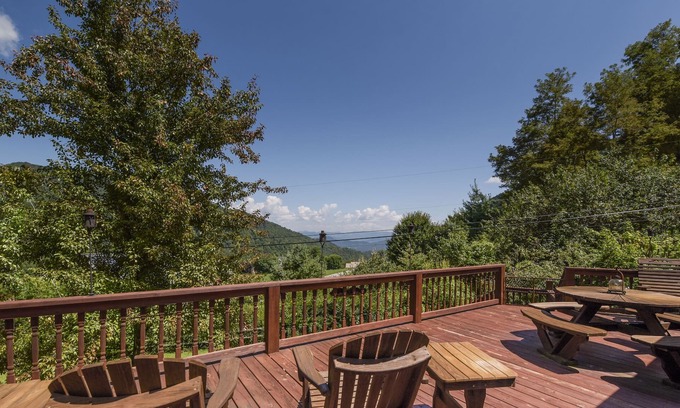 Settlers Ridge Cabin | Fresh mountain air and wonderful views!