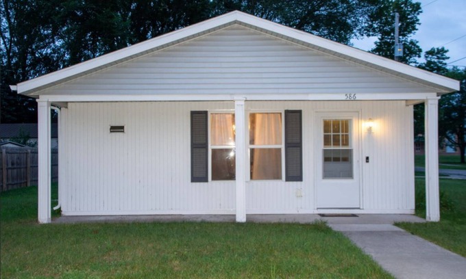 Holland House | Freshly remodeled 3-bedroom house near the lake!