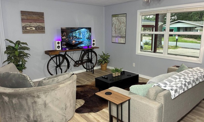 Bella Vista House | Freshly remodeled 3 Bedroom close to MTB trails and town