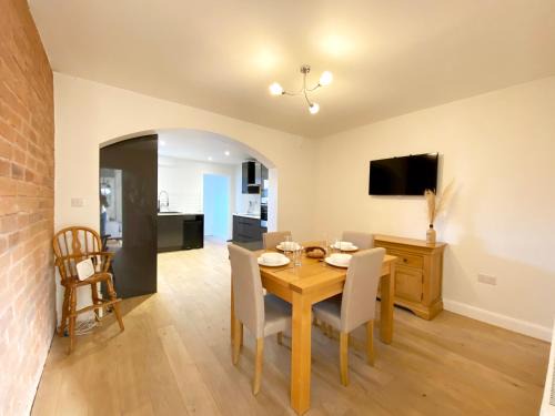 Hereford House | Freshly renovated 2 bedroom Victorian town house.