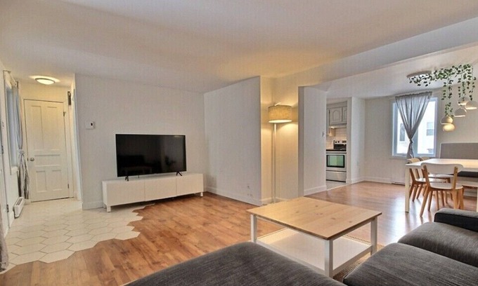 Village-des-Hurons House | Freshly renovated bright house