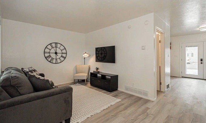 Rexburg House | Freshly renovated condo 85mins to Yellowstone