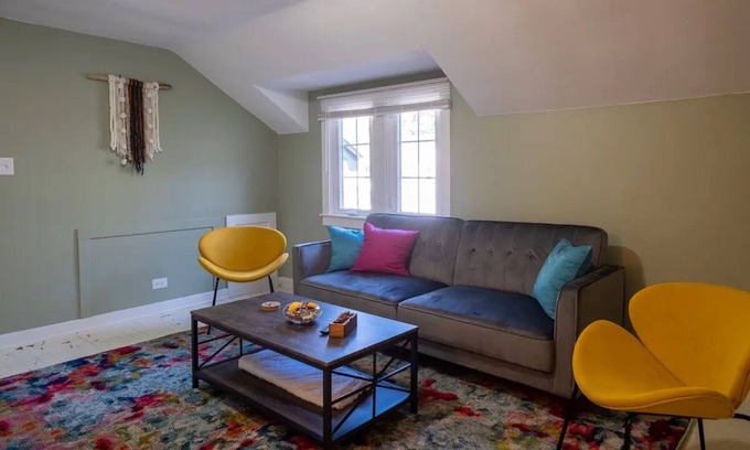 Douglas Apartment | Freshwater Flat, Downtown Douglas - Apart in Downtown right off Center Street.