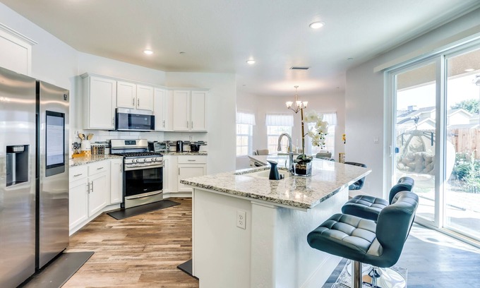Fresno House | Fresno Home w/Grill - 9 Mi to Downtown