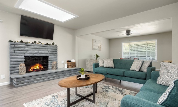 Fresno House | Fresno House| Air Hockey| Private Parking|4/2:Wow!