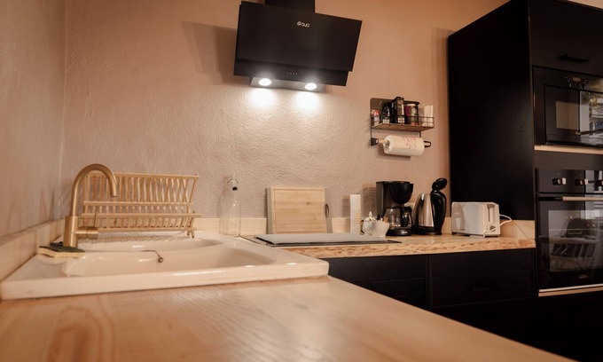 Saint-Saturnin-sur-Loire House | Frida KAHLO family room in the Château outbuilding overlooking the Loire River