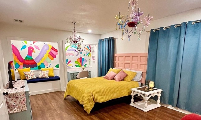Northwest Los Angeles Heights House | FRIDA KAHLO LOVE, Downtown, I10, Woodlawn, DECO District