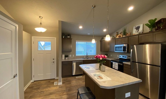 North Central Omaha House | Friendly 1 bed room, shared bath with free parking