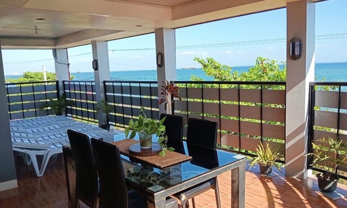 Talisay Bed & Breakfast | Friendly room for 2 people with breakfast
