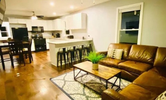 Kettering House | Friends & Family Oakwood-Kettering, UD Home 2Bd2Ba