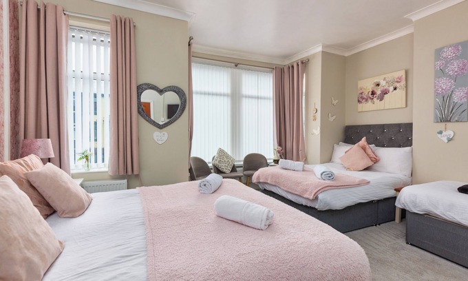 Blackpool Town Center Bed & Breakfast | Friends Hotel