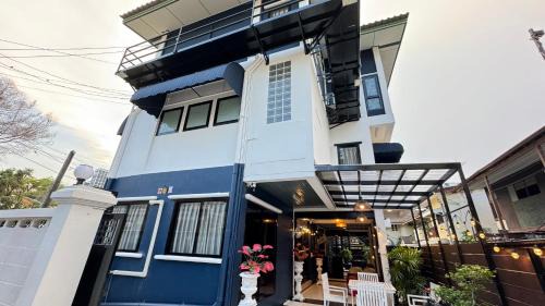 Sanam Pao House | FRIENDS@SaiLom