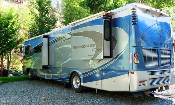 New Meadows House | Friendship - Luxury Motorhome by the River