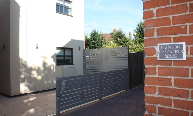 Frinton-on-Sea Apartment | Frinton Escapes - Studio Apartment, Ground Floor