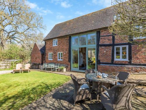 Sutton Maddock House | Frog Mill Barn