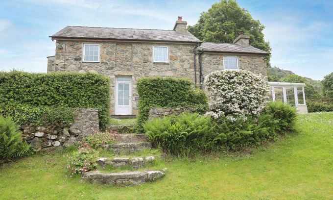 Nefyn House | Fron Fawr